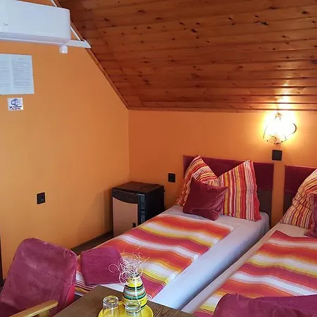 Rozsa Panzio Oda ve Kahvaltı 3*